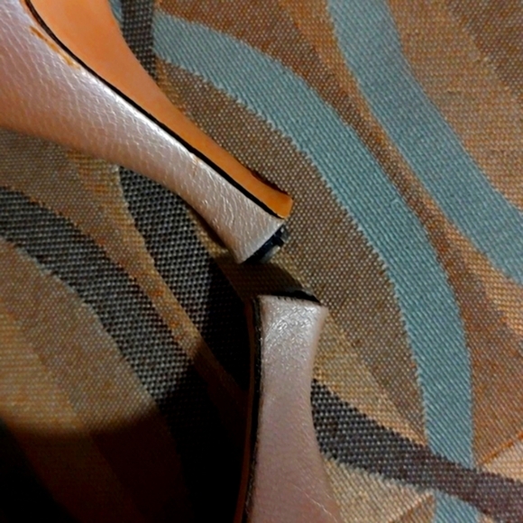 VINTAGE pointy toe, kitten heel pumps by J. Renee. Size 7. CLEAN! - Picture 8 of 11